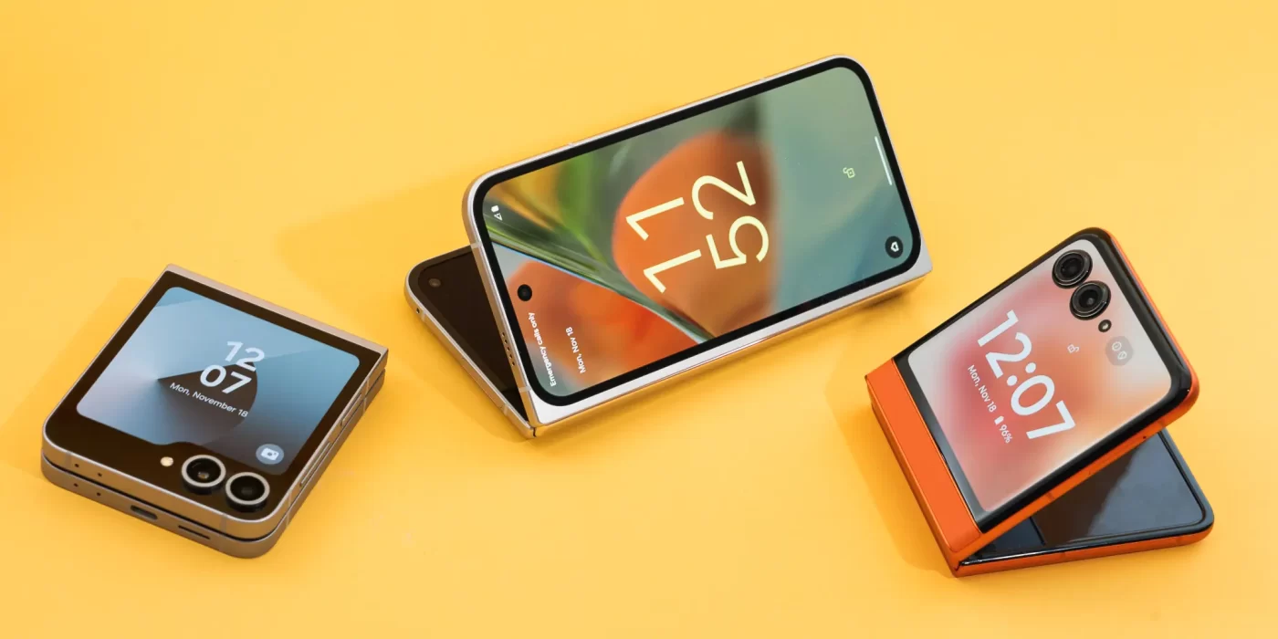 Flexible OLED screen in compact and expanded view.
